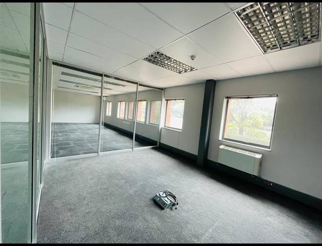 3,150M² OFFICE TO LET IN VORNA VALLEY